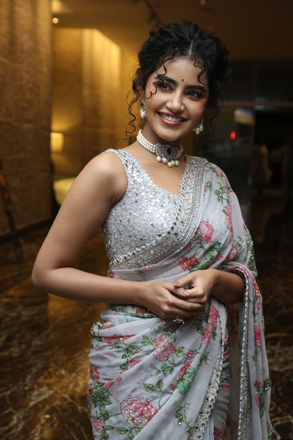 anupama-parameswaran-stills-8-14.jpg