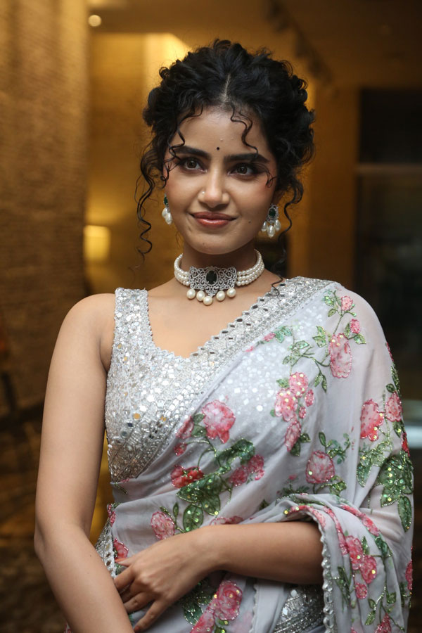 anupama-parameswaran-stills-8-18.jpg