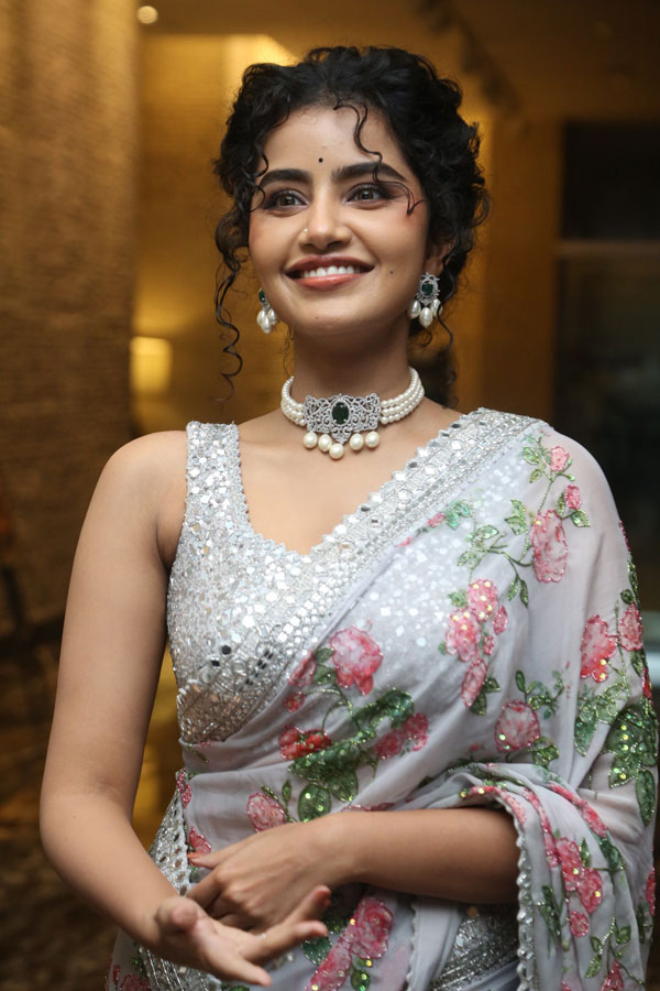 anupama-parameswaran-stills-8-19.jpg