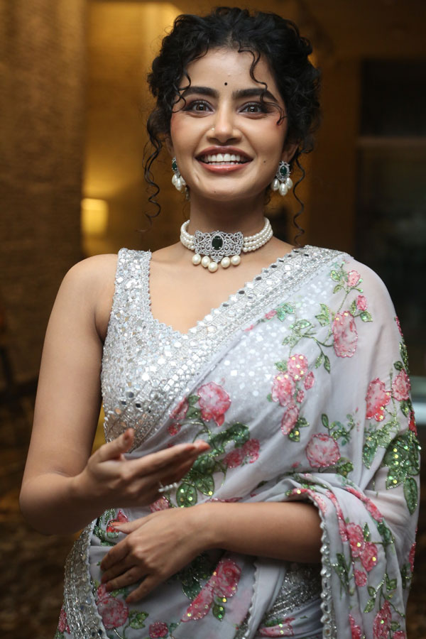 anupama-parameswaran-stills-8-20.jpg