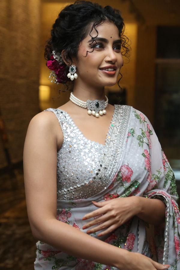 anupama-parameswaran-stills-8-21.jpg