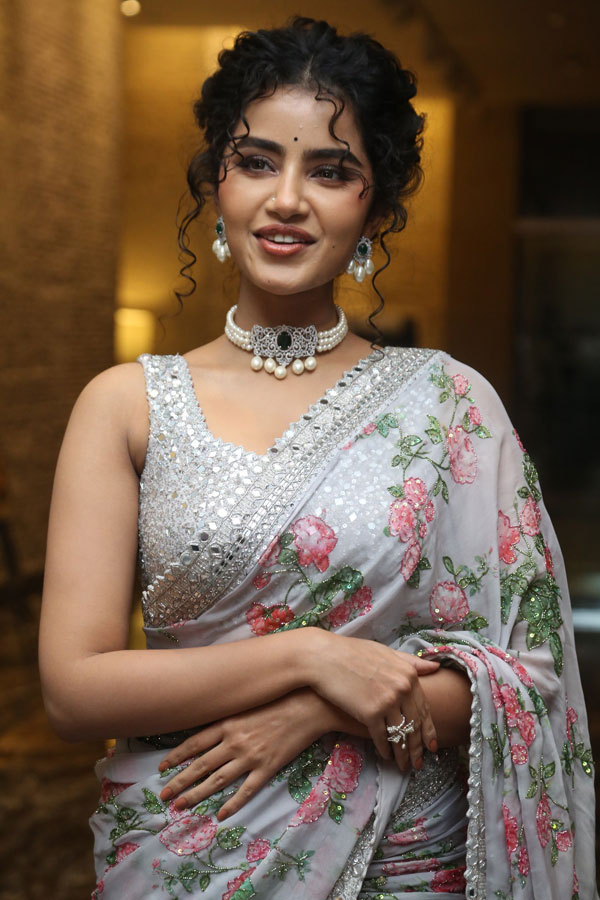 anupama-parameswaran-stills-8-22.jpg