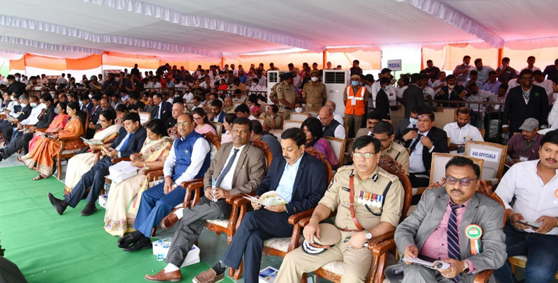 ap-cm-ys-jagan-flag-hoisting-in-vijayawada-12.jpg