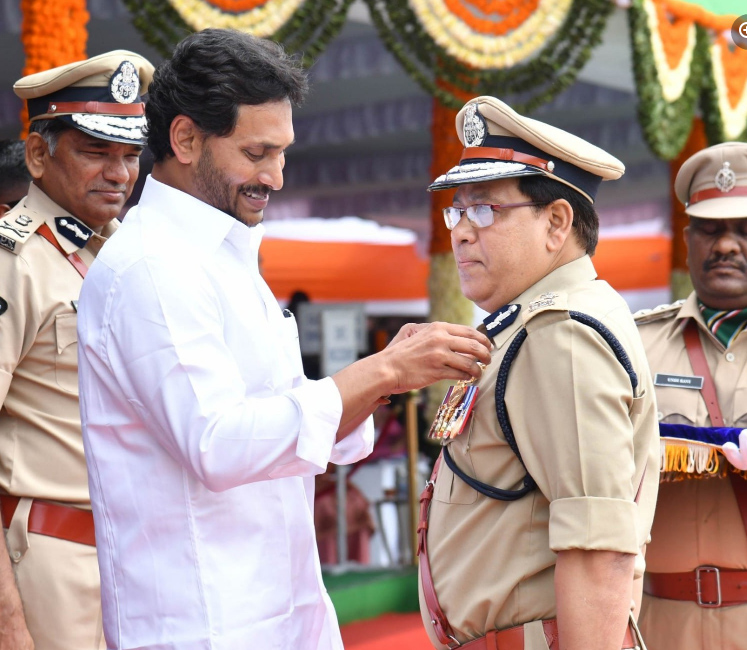 ap-cm-ys-jagan-flag-hoisting-in-vijayawada-24.jpg