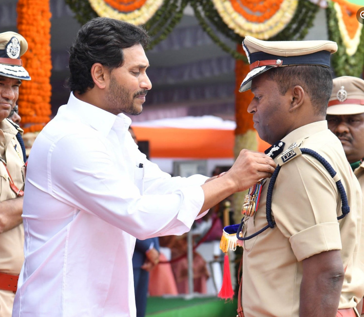 ap-cm-ys-jagan-flag-hoisting-in-vijayawada-25.jpg