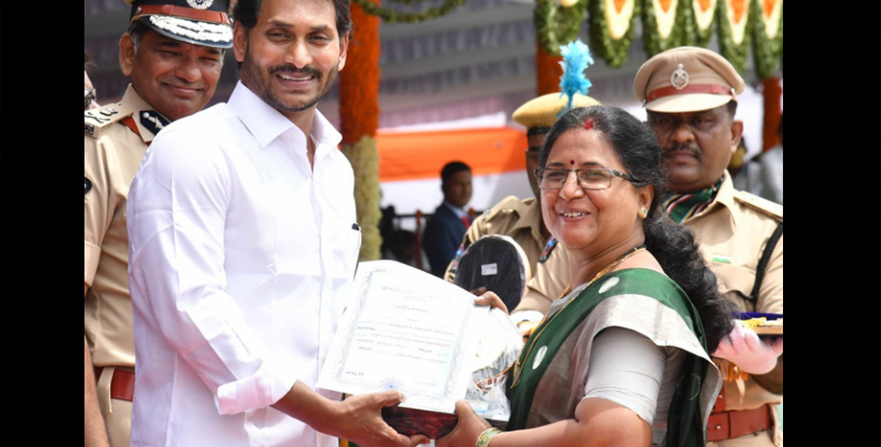 ap-cm-ys-jagan-flag-hoisting-in-vijayawada-5.jpg
