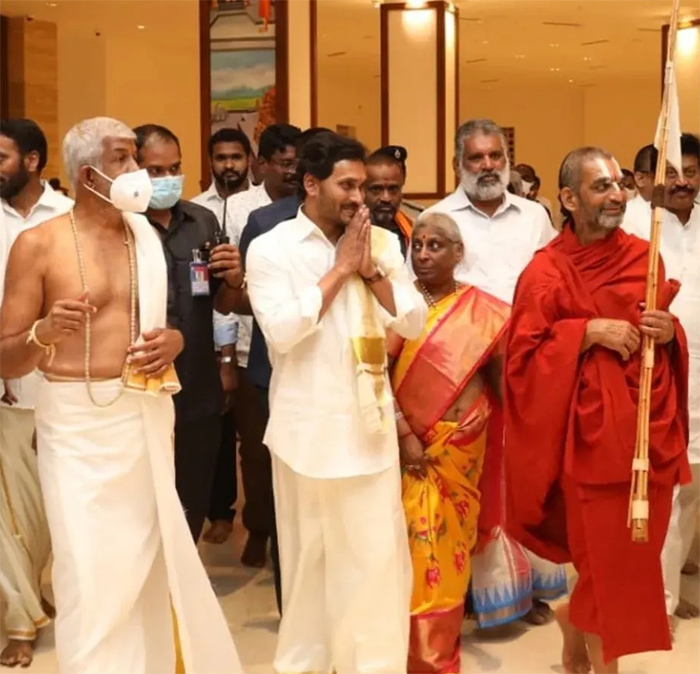 ap-cm-ys-jagan-visits-muchintal-14.jpg