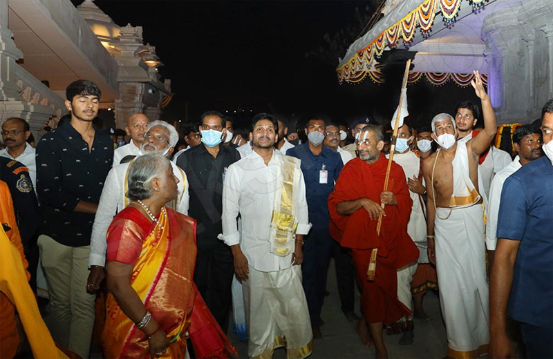 ap-cm-ys-jagan-visits-muchintal-19.jpg