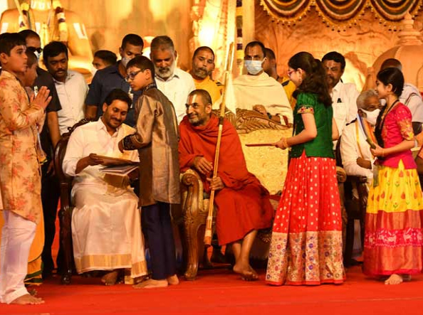 ap-cm-ys-jagan-visits-muchintal-6.jpg