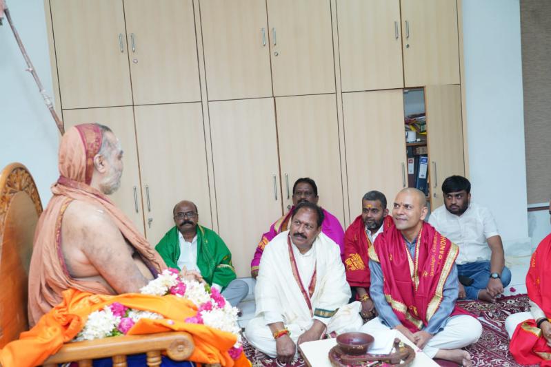 AP Endowment Dept Meets Sri Shankara Vijayendra Saraswathi Swamy