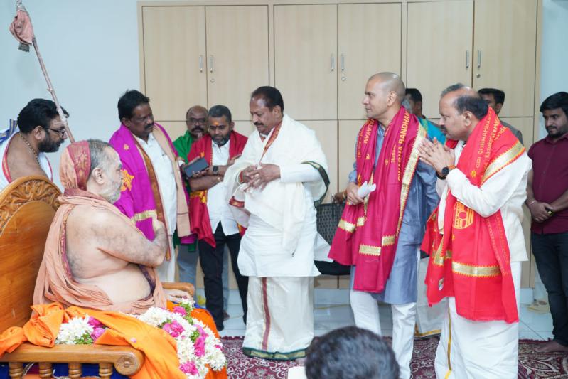 ap-endowment-dept-meets-sri-shankara-vijayendra-saraswathi-swamy-2.jpg