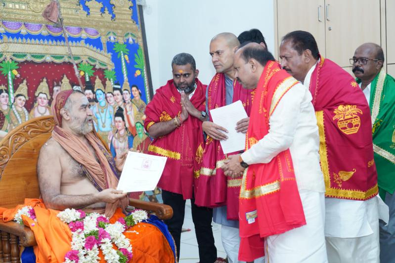 ap-endowment-dept-meets-sri-shankara-vijayendra-saraswathi-swamy-4.jpg