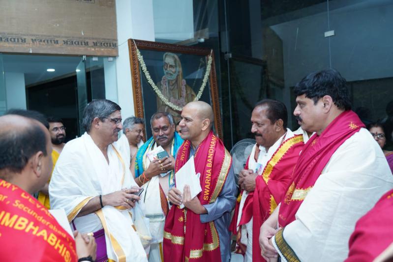 ap-endowment-dept-meets-sri-shankara-vijayendra-saraswathi-swamy-6.jpg
