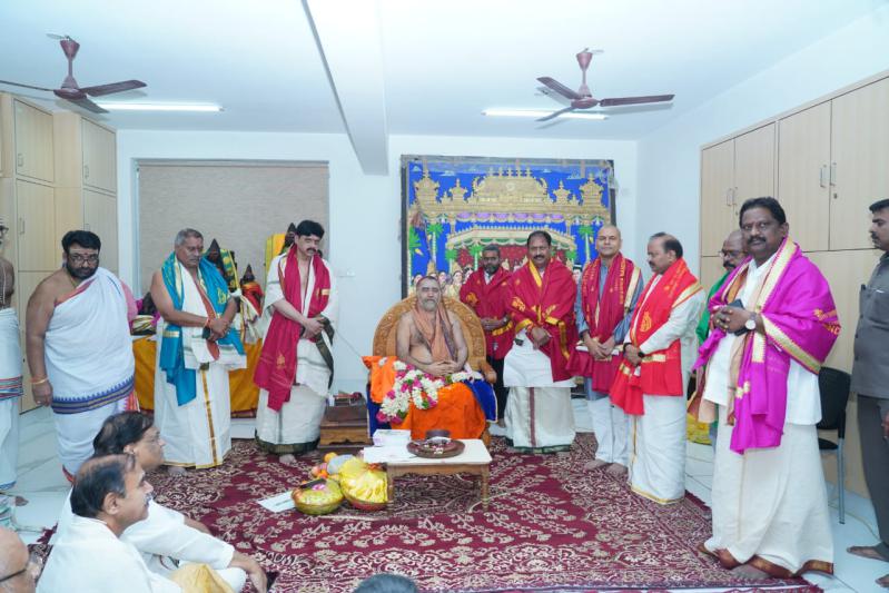 ap-endowment-dept-meets-sri-shankara-vijayendra-saraswathi-swamy-7.jpg