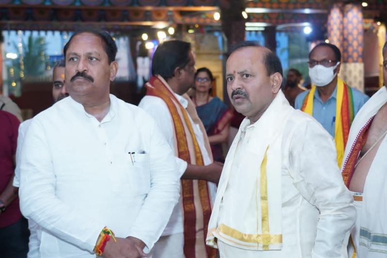 ap-endowment-dept-meets-sri-shankara-vijayendra-saraswathi-swamy-8.jpg
