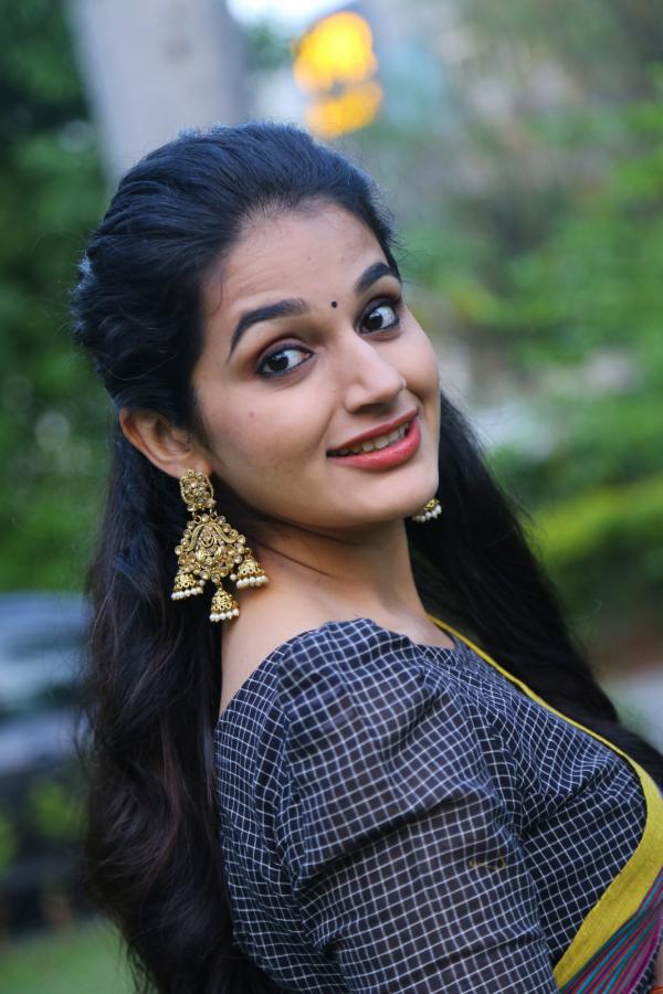 aparna-janardhanan-stills-4.jpg