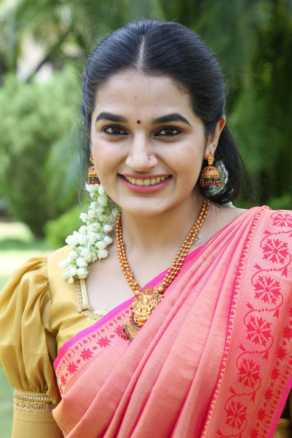 aparna-stills-2-2.jpg