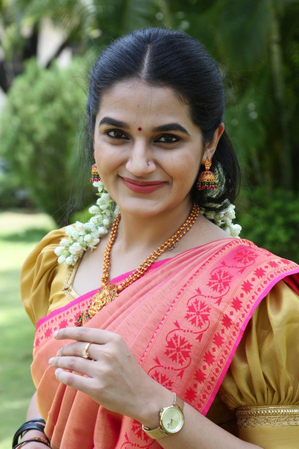 aparna-stills-2-3.jpg