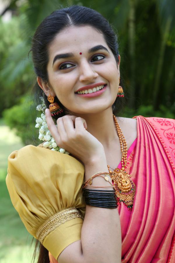 aparna-stills-2-5.jpg