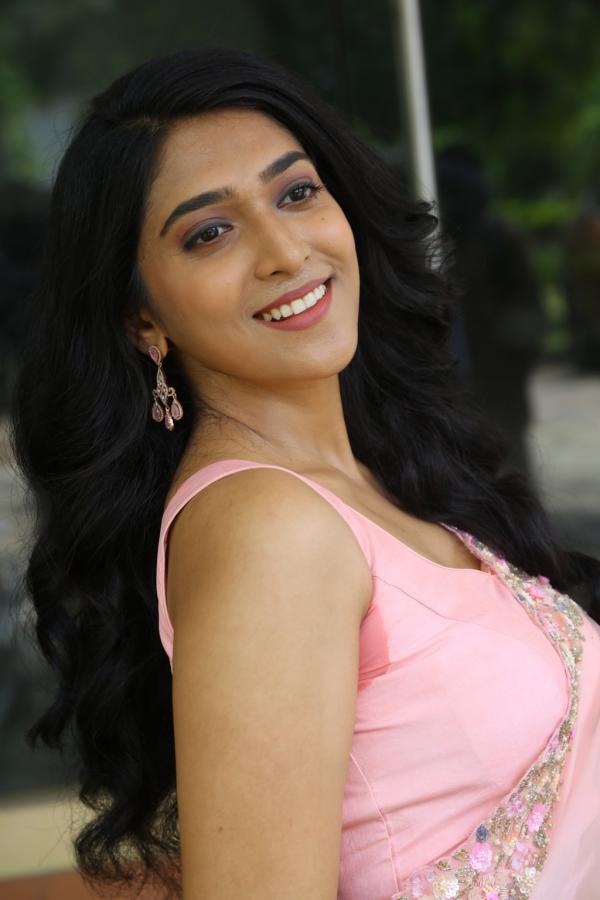 apoorva-stills-3.jpg