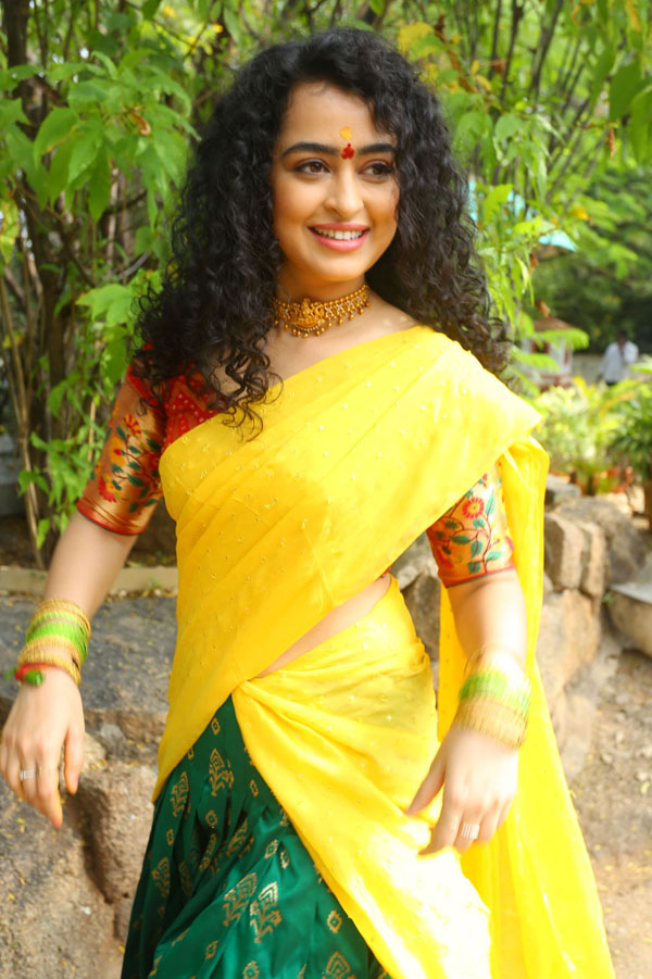 apsara-rani-stills-2-10.jpg