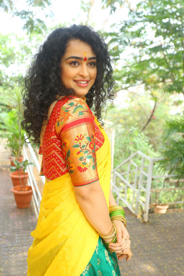 apsara-rani-stills-2-17.jpg