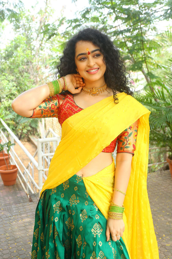 apsara-rani-stills-2-2.jpg