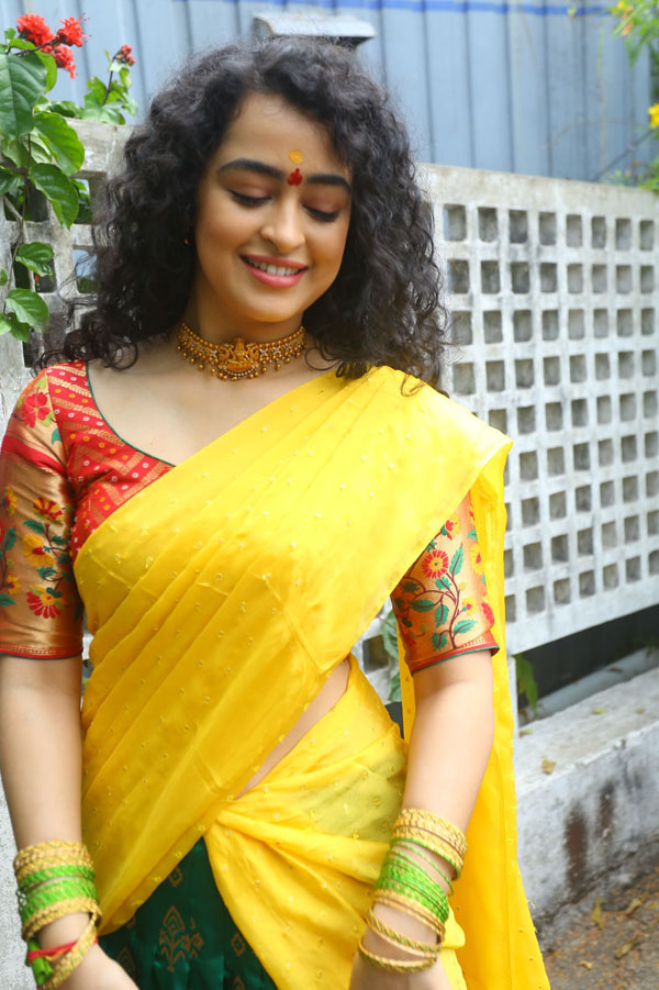 apsara-rani-stills-2-3.jpg