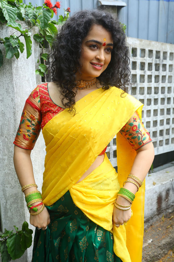 apsara-rani-stills-2-4.jpg
