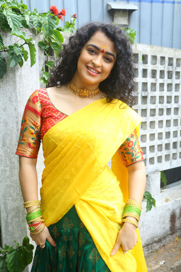apsara-rani-stills-2-5.jpg