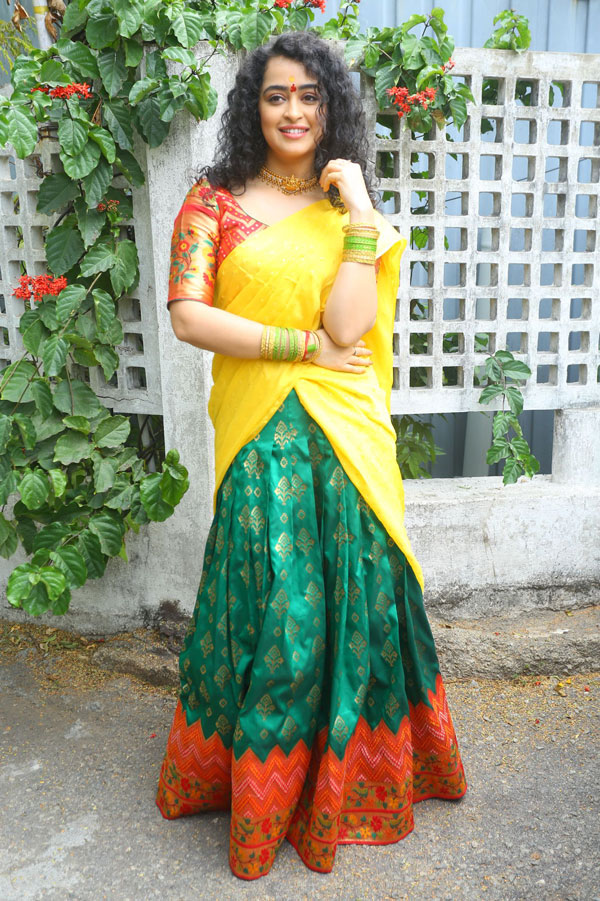 apsara-rani-stills-2-6.jpg