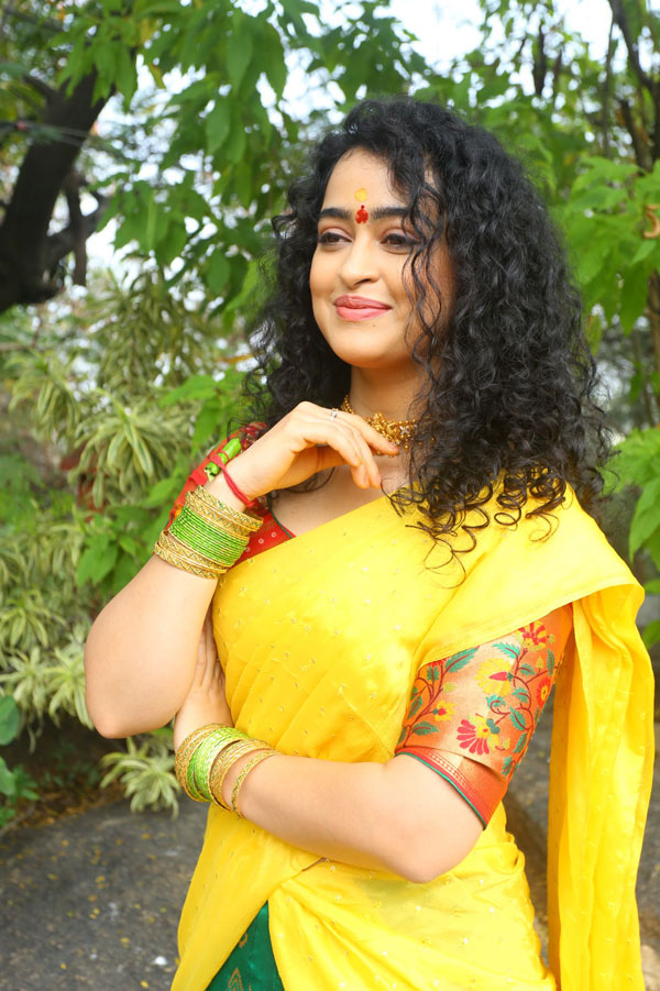 apsara-rani-stills-2-7.jpg