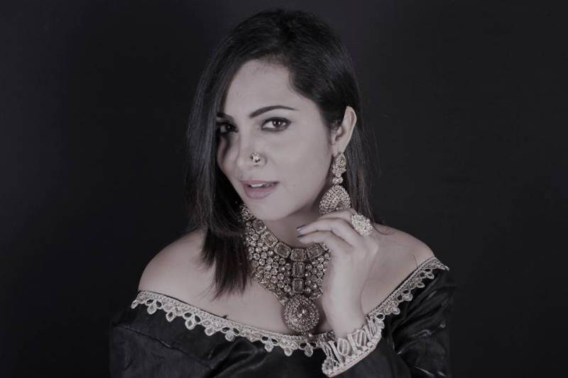 arshi-khan-hot-goa-shoot-12.jpg