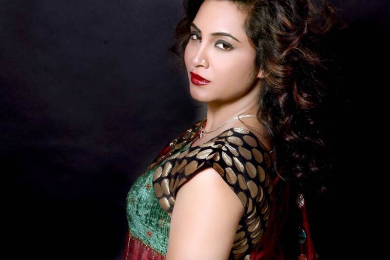 arshi-khan-hot-goa-shoot-13.jpg