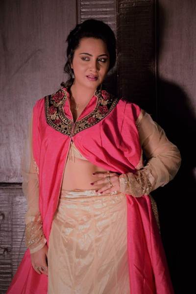 arshi-khan-hot-goa-shoot-19.jpg