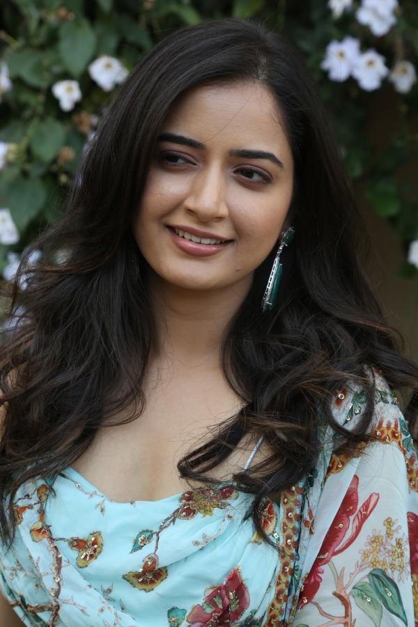 ashika-ranganath-stills-2-3.jpg