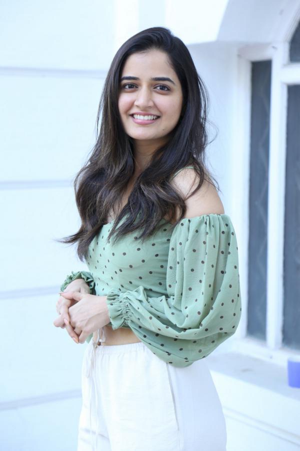 ashika-ranganath-stills-3-10.jpg