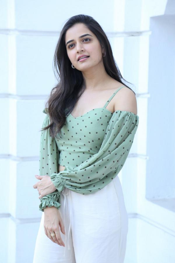 ashika-ranganath-stills-3-12.jpg