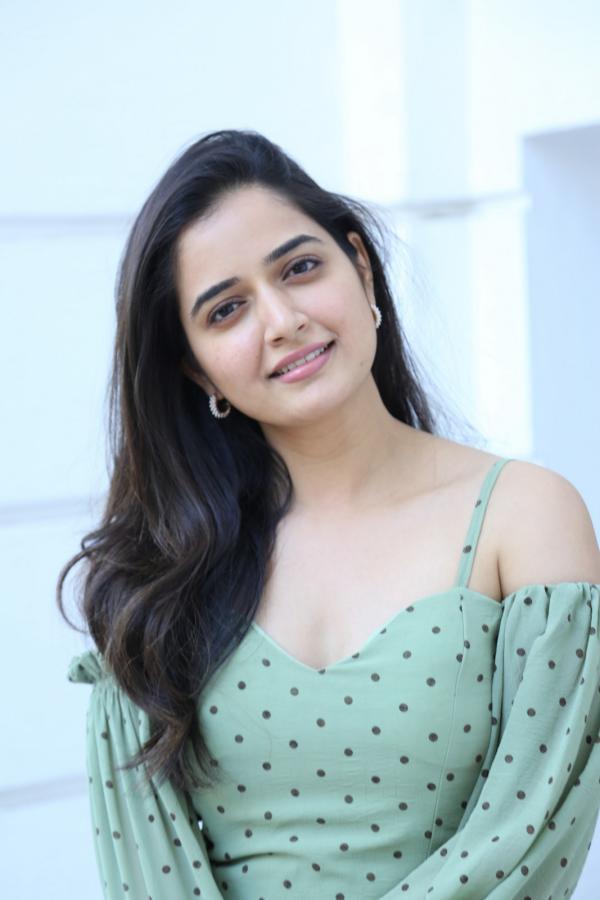 ashika-ranganath-stills-3-13.jpg