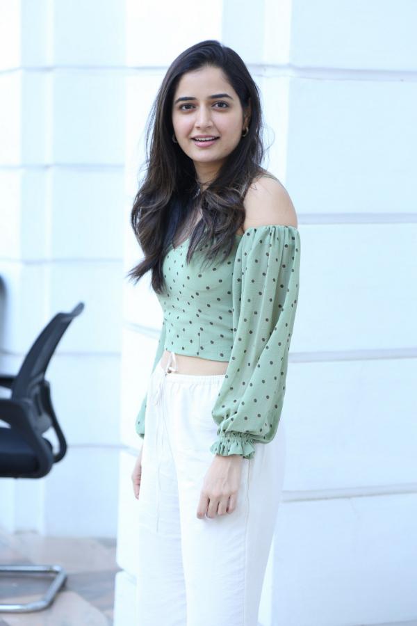 ashika-ranganath-stills-3-5.jpg