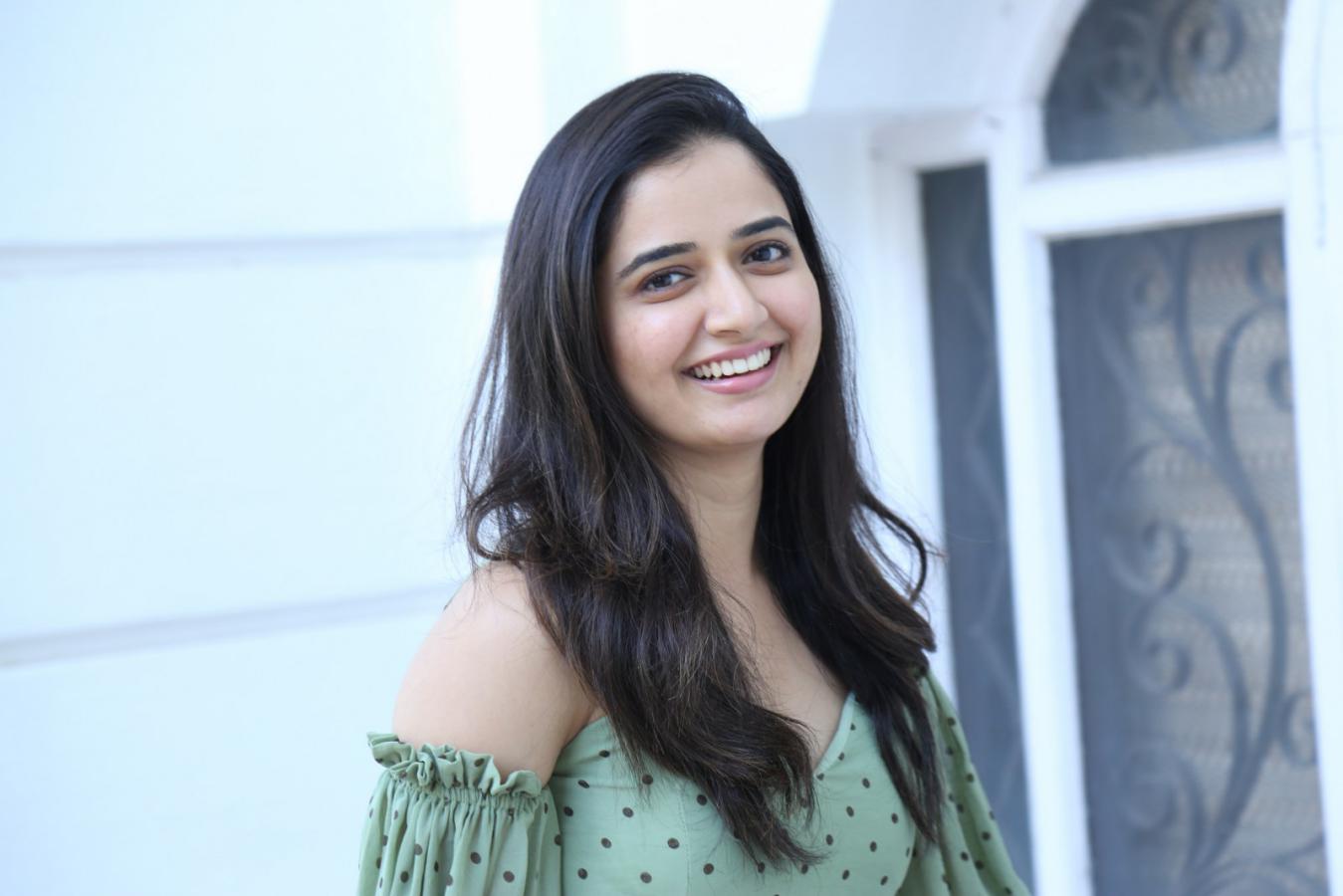 ashika-ranganath-stills-3-8.jpg