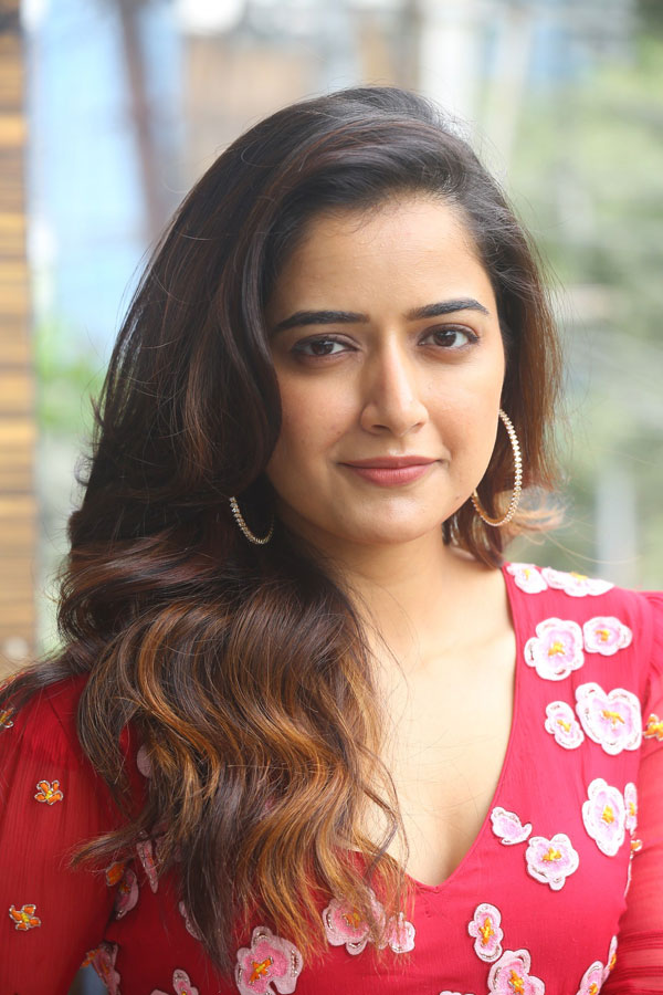 ashika-ranganath-stills-4-10.jpg