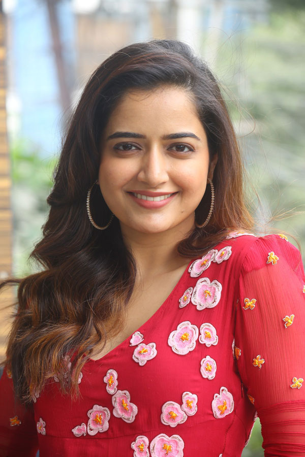 ashika-ranganath-stills-4-11.jpg