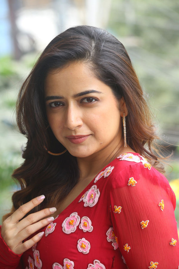 ashika-ranganath-stills-4-18.jpg