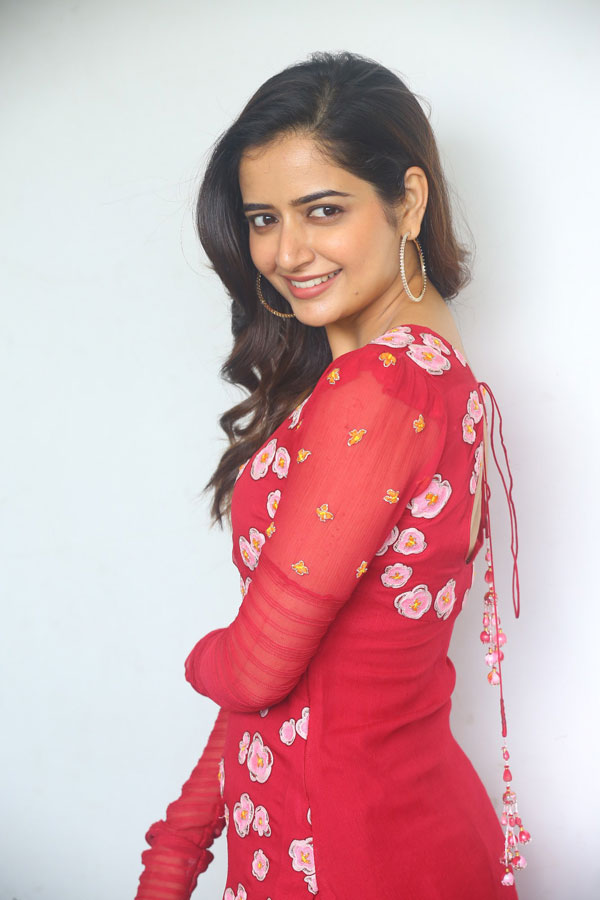 ashika-ranganath-stills-4-30.jpg