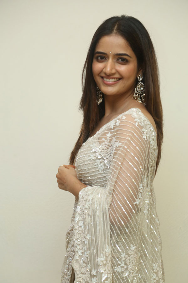 ashika-ranganath-stills-5-3.jpg