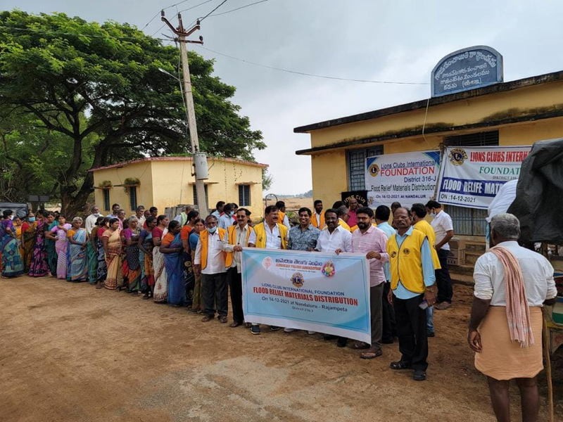ata-flood-relief-distribution-in-rajampet-14-dec-2021-4.jpg
