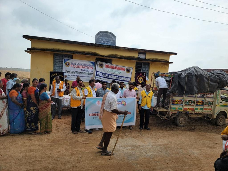 ata-flood-relief-distribution-in-rajampet-14-dec-2021-7.jpg