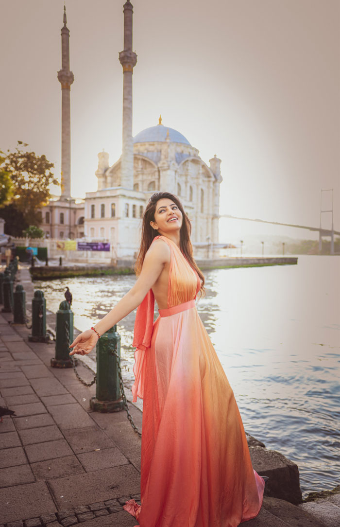 athulya-ravi-glamorous-stills-4.jpg