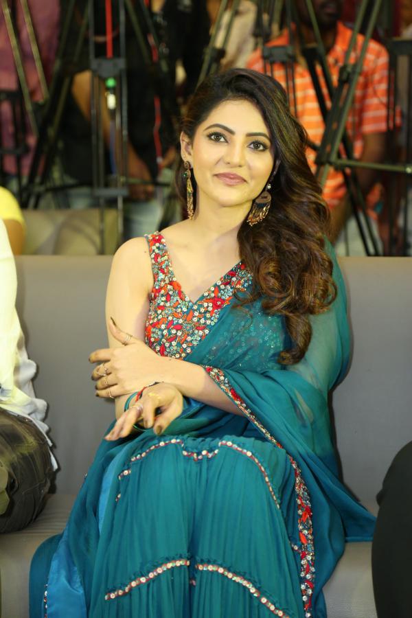 athulya-ravi-stills-2-10.jpg